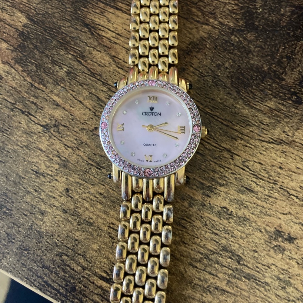 Croton ladies goldtone quartz watch
